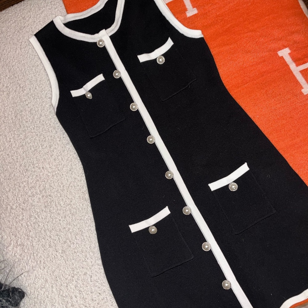 Commense Black and White Sleeveless Dress